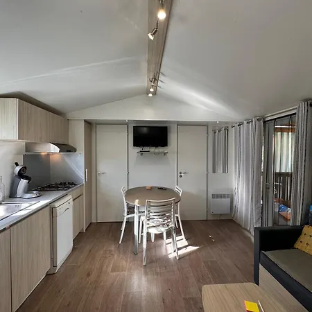 A - Terrasse אתר קמפינג